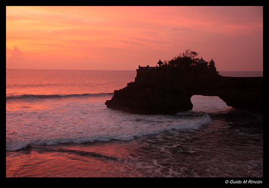 %_tempFileName22)%20Sunset%20at%20Tanah%20Lot,%20Bali%