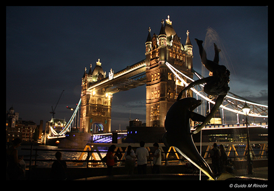 %_tempFileName09)%20Tower%20Bridge%20&%20The%20Dolphin%20with%20a%20Boy,%20London,%20London%